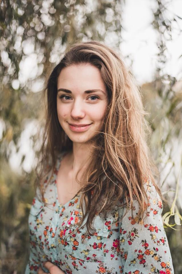 lucie_holden_01